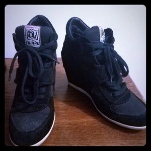ASH Bowie Wedges